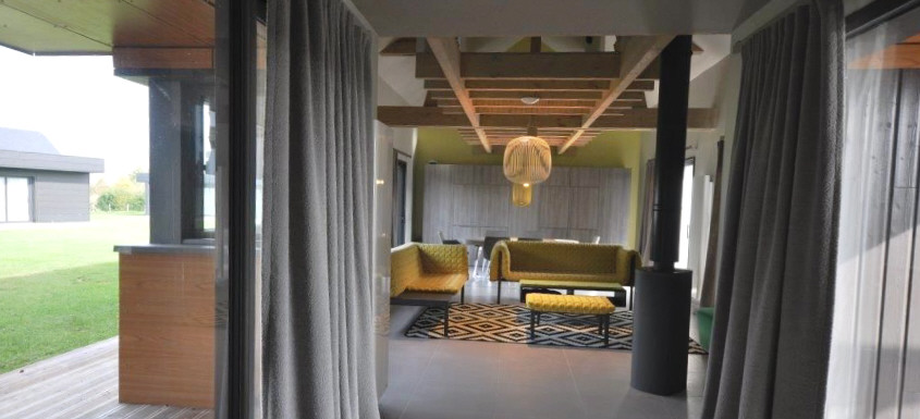 Bénédicte Langlois a repensé cette demeure afin qu’elle réponde au mieux aux nécessités fonctionnelles et aux volontés spatiales, au côté pratique et à la dimension esthétique. Elle a créé un espace qui suscite l’émotion.