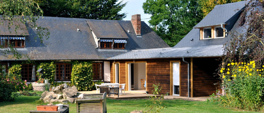 aggrandissement d'une longère par une extension à ossature bois dans la région de lyons la forêt